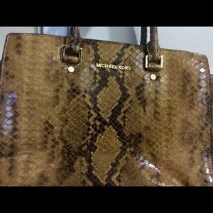 Micheal kors snakeskins print leather large tote